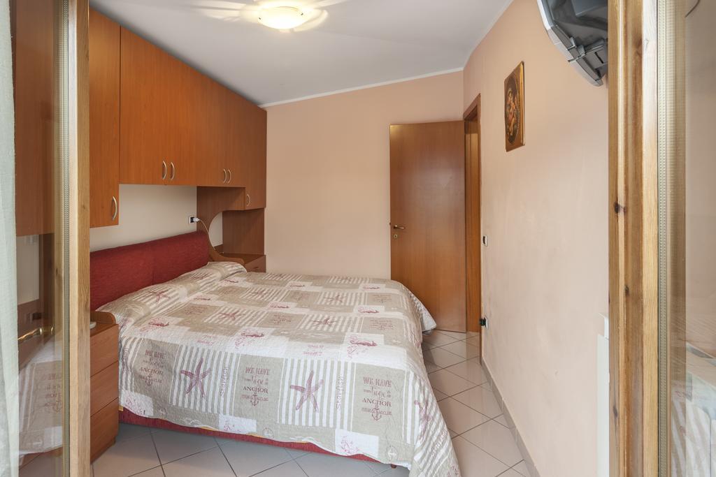 Palazzo Giallo Alba Adriatica Luaran gambar